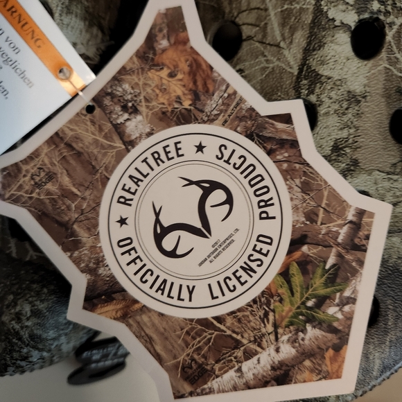 Crocs Adult Classic Realtree Edge Clogs - Picture 8 of 8